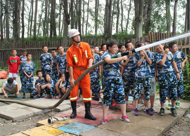 暑期軍事體驗(yàn)夏令營(yíng)可以提高孩子的綜合素質(zhì)嗎？